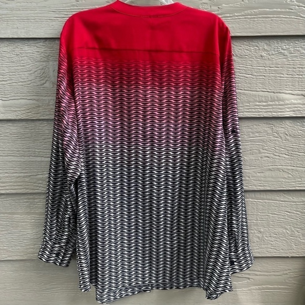 Calvin Klein Tunic Blouse Red Ombré Roll Tab Blouse V Neck Button Epaulets 2X - Picture 3 of 16